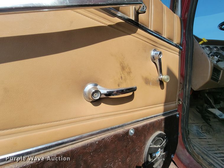 image for item LO9047 1988 Ford LT9000  dump truck