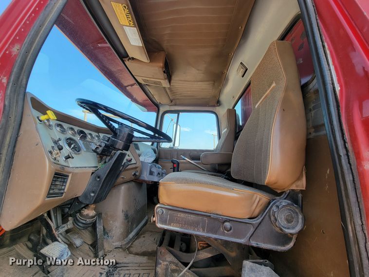 image for item LO9047 1988 Ford LT9000  dump truck