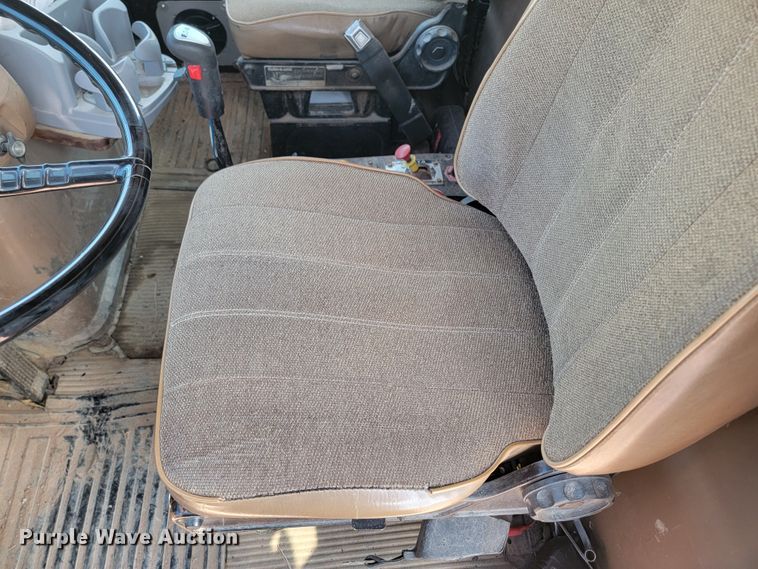 image for item LO9047 1988 Ford LT9000  dump truck