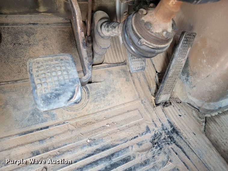 image for item LO9047 1988 Ford LT9000  dump truck