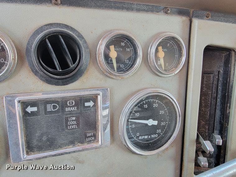 image for item LO9047 1988 Ford LT9000  dump truck