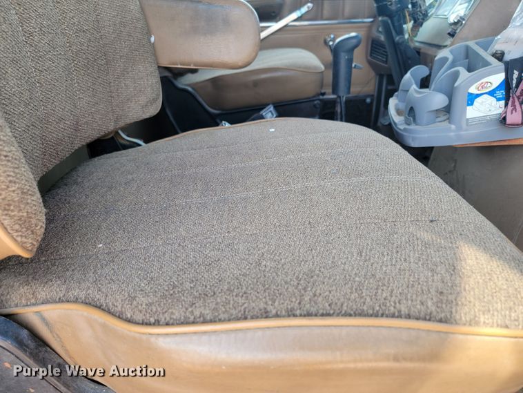 image for item LO9047 1988 Ford LT9000  dump truck