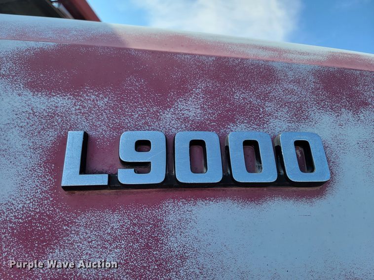 image for item LO9047 1988 Ford LT9000  dump truck