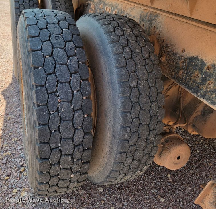 image for item LO9047 1988 Ford LT9000  dump truck