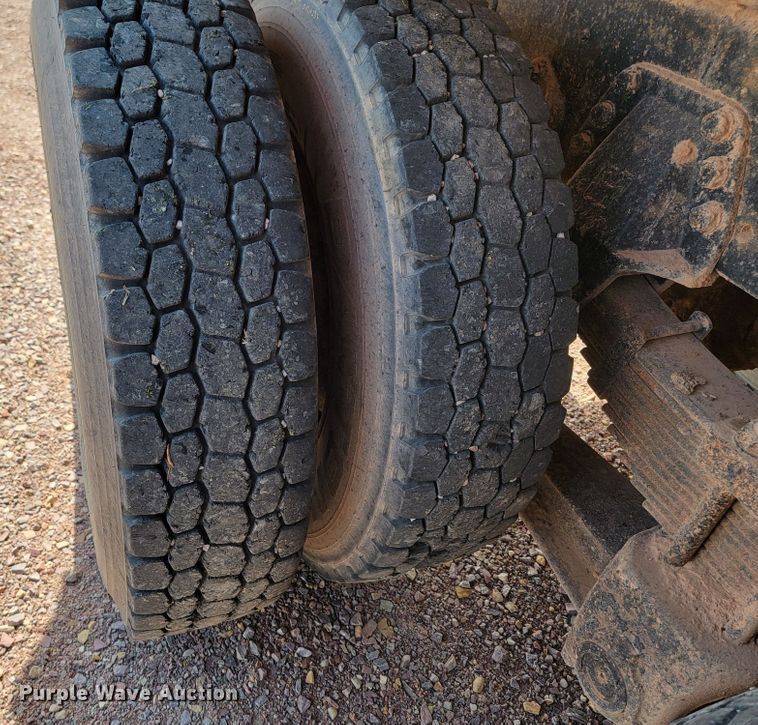 image for item LO9047 1988 Ford LT9000  dump truck