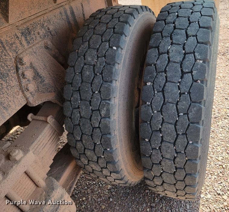 image for item LO9047 1988 Ford LT9000  dump truck