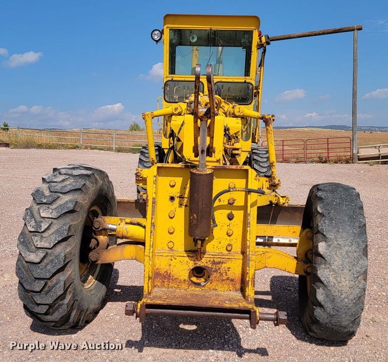 image for item LO9048 1971 Galion 118C  rigid frame motor grader