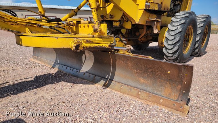 image for item LO9048 1971 Galion 118C  rigid frame motor grader