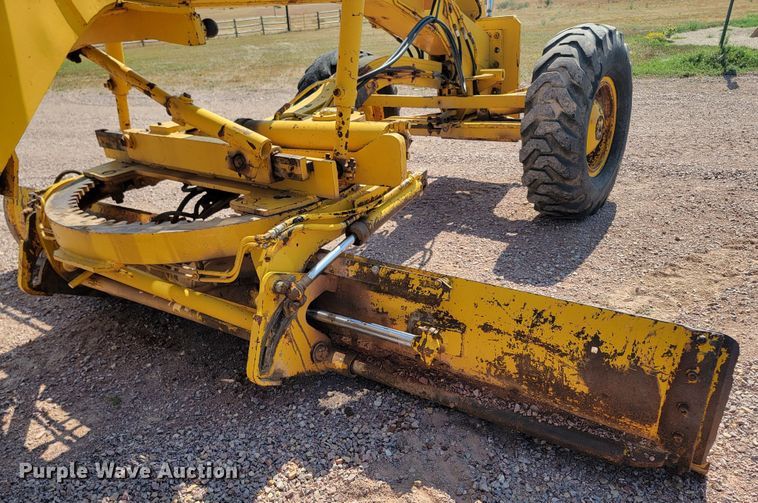 image for item LO9048 1971 Galion 118C  rigid frame motor grader