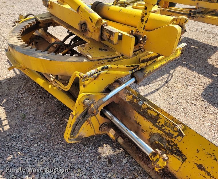 image for item LO9048 1971 Galion 118C  rigid frame motor grader