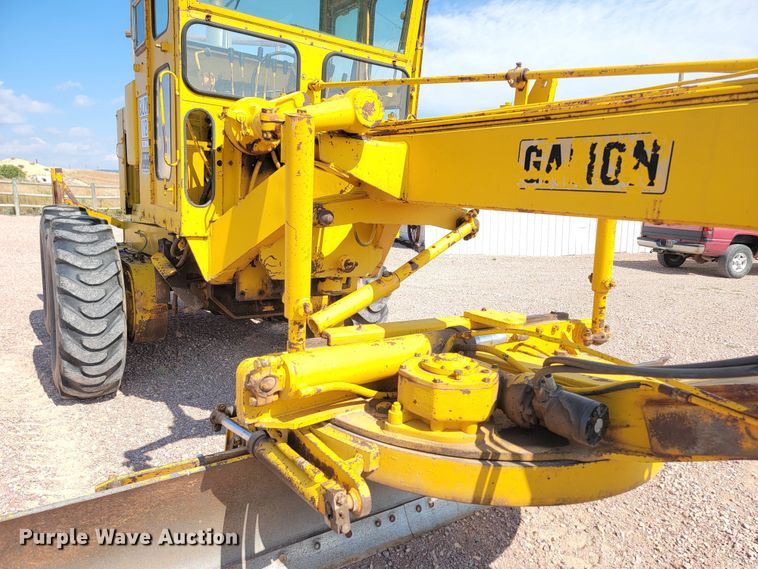 image for item LO9048 1971 Galion 118C  rigid frame motor grader