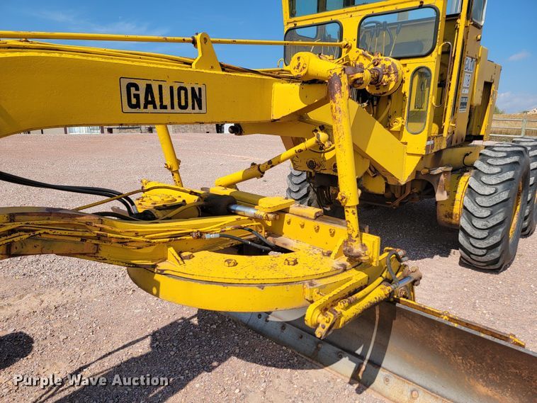 image for item LO9048 1971 Galion 118C  rigid frame motor grader