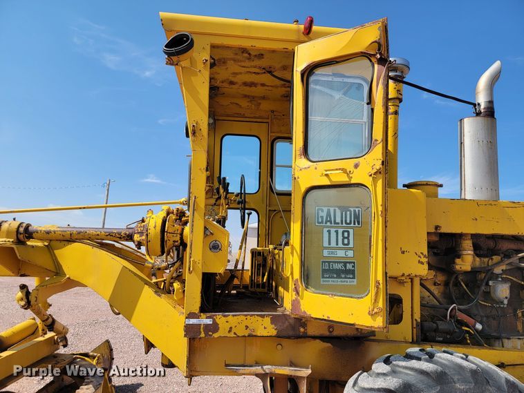image for item LO9048 1971 Galion 118C  rigid frame motor grader