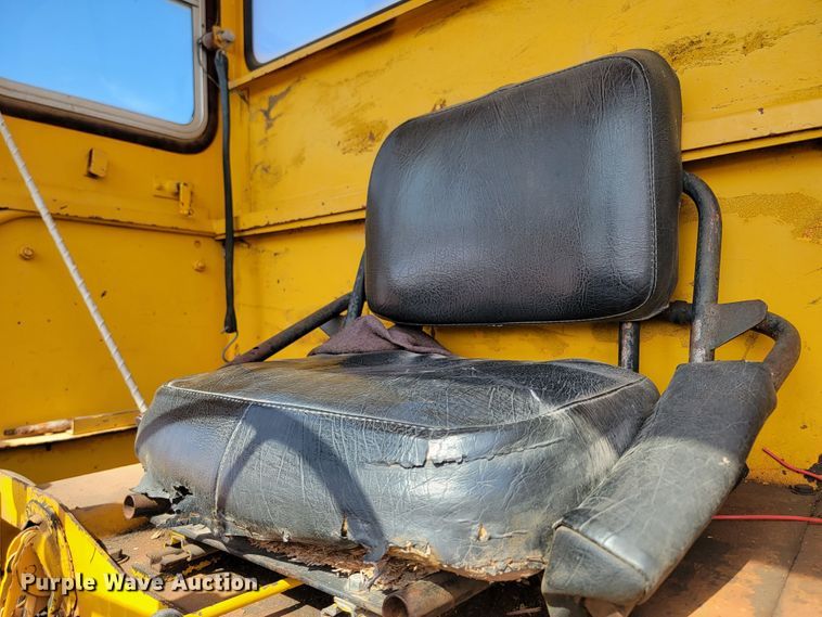 image for item LO9048 1971 Galion 118C  rigid frame motor grader