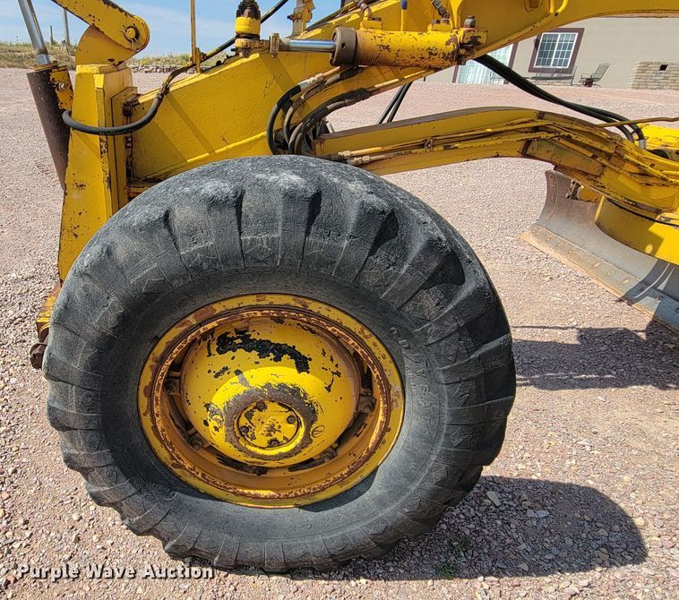 image for item LO9048 1971 Galion 118C  rigid frame motor grader