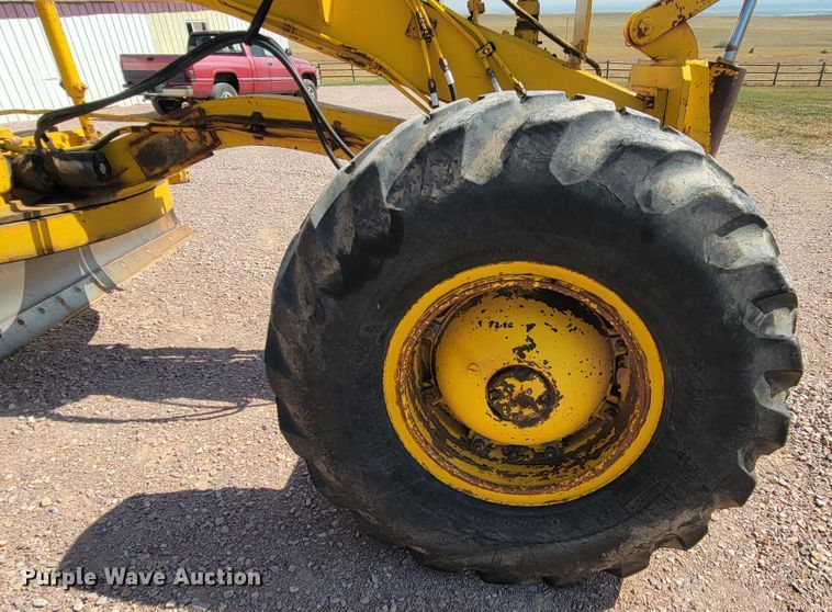 image for item LO9048 1971 Galion 118C  rigid frame motor grader