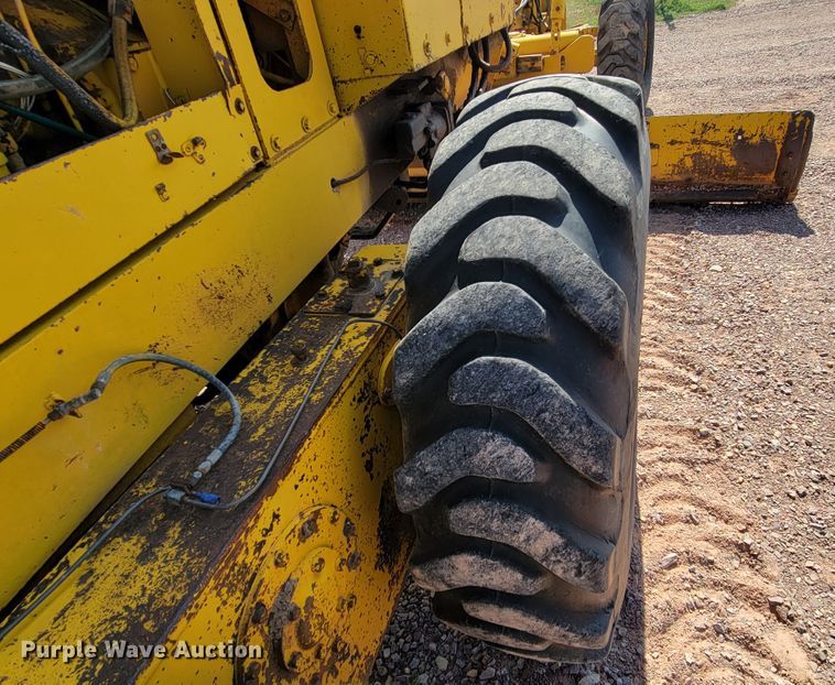 image for item LO9048 1971 Galion 118C  rigid frame motor grader