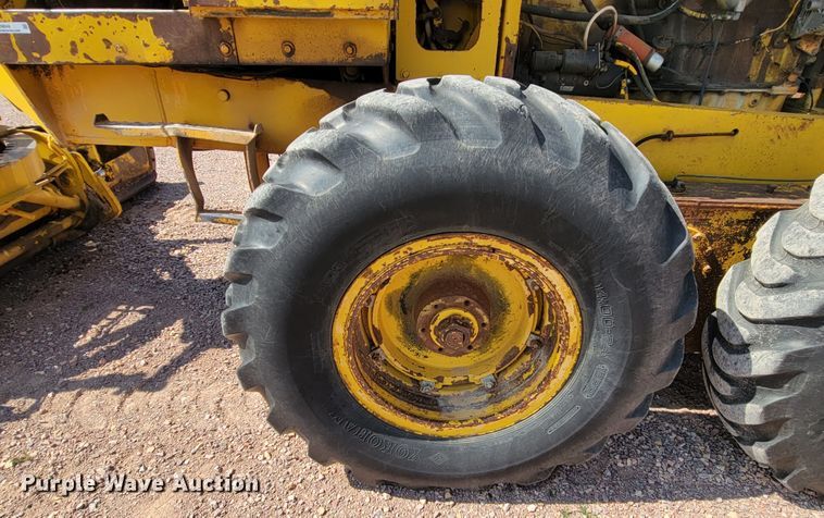 image for item LO9048 1971 Galion 118C  rigid frame motor grader