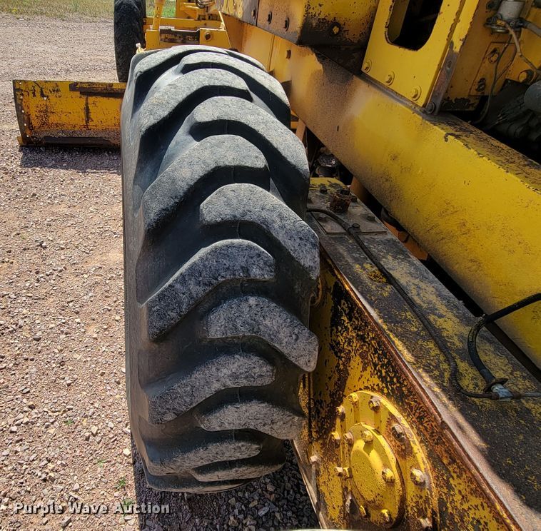 image for item LO9048 1971 Galion 118C  rigid frame motor grader