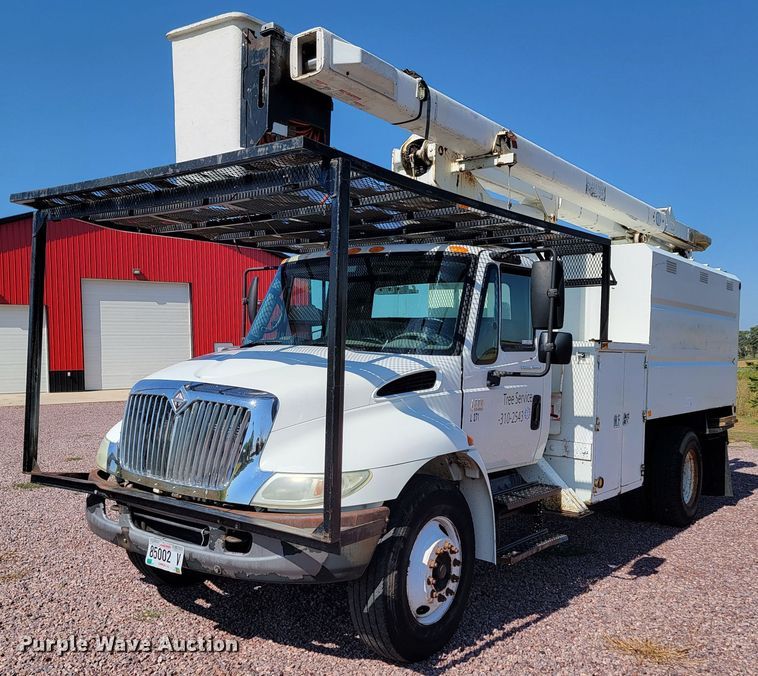 image for item LO9056 2004 International 4300  forestry bucket truck