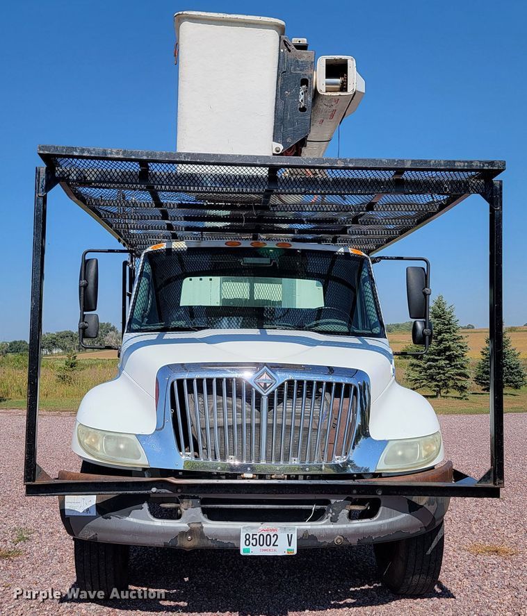 image for item LO9056 2004 International 4300  forestry bucket truck