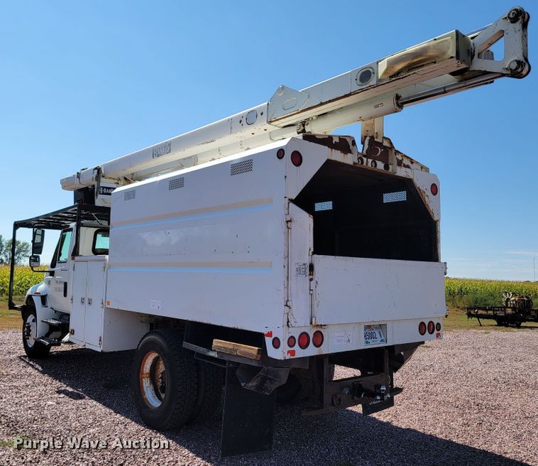 image for item LO9056 2004 International 4300  forestry bucket truck