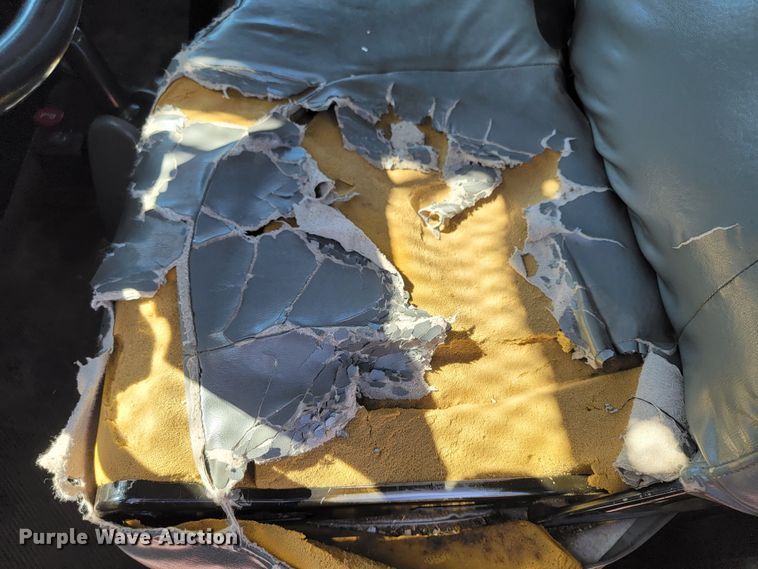 image for item LO9056 2004 International 4300  forestry bucket truck