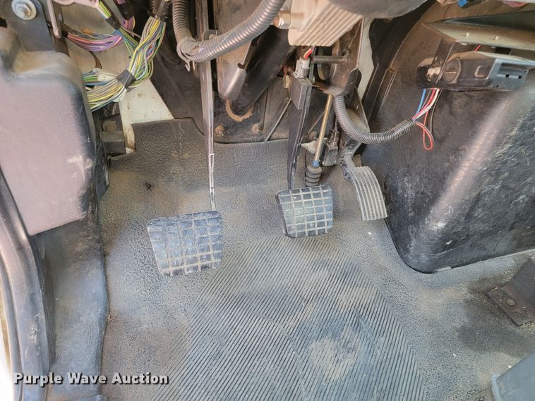 image for item LO9056 2004 International 4300  forestry bucket truck