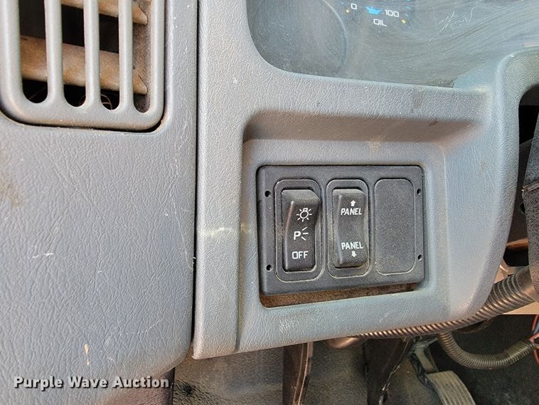 image for item LO9056 2004 International 4300  forestry bucket truck