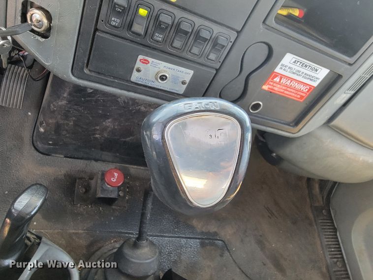 image for item LO9056 2004 International 4300  forestry bucket truck