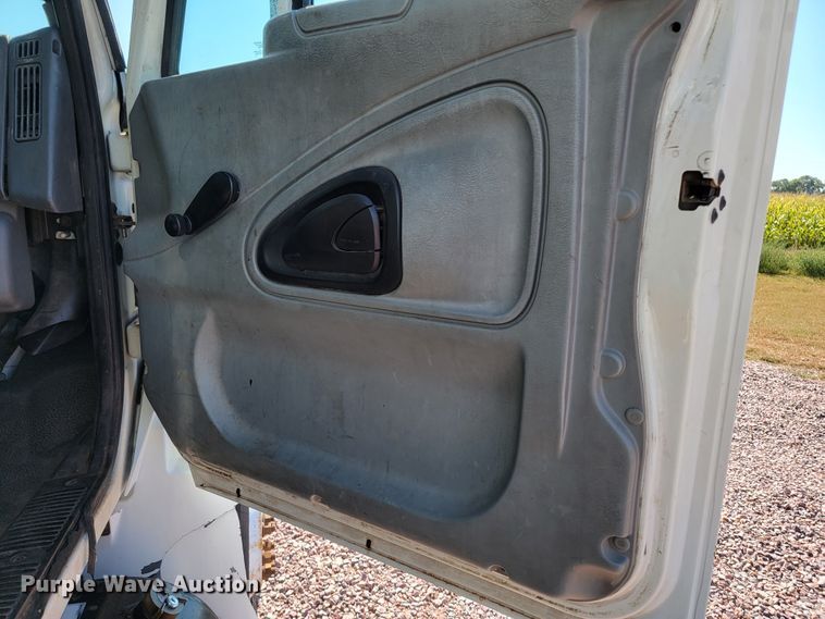 image for item LO9056 2004 International 4300  forestry bucket truck