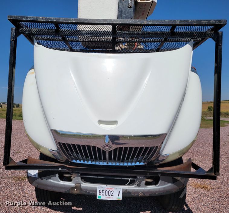 image for item LO9056 2004 International 4300  forestry bucket truck