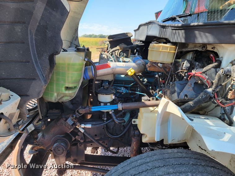 image for item LO9056 2004 International 4300  forestry bucket truck