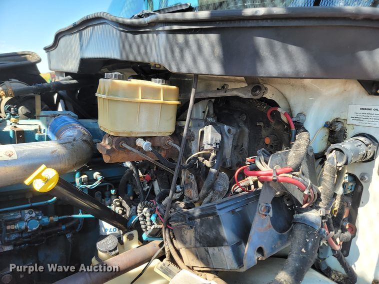 image for item LO9056 2004 International 4300  forestry bucket truck