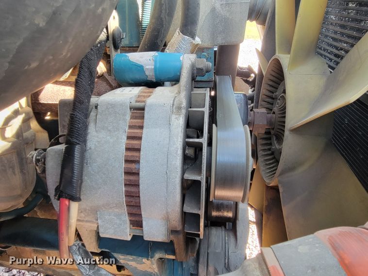 image for item LO9056 2004 International 4300  forestry bucket truck