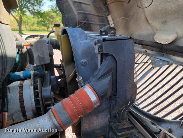 image for item LO9056 2004 International 4300  forestry bucket truck