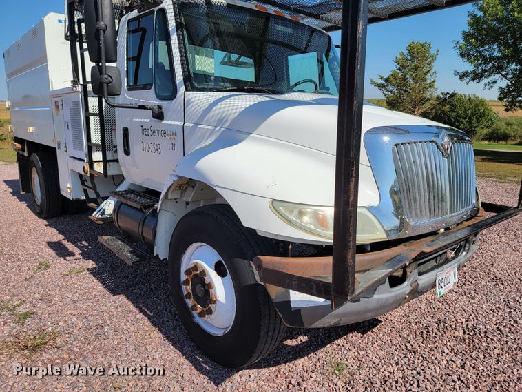 image for item LO9056 2004 International 4300  forestry bucket truck