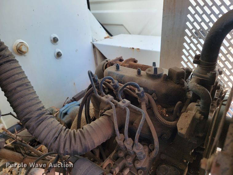 image for item LO9056 2004 International 4300  forestry bucket truck