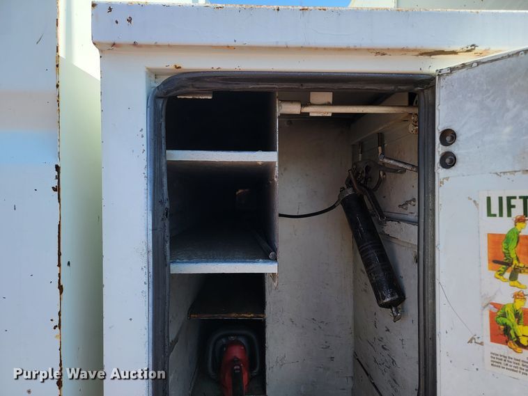 image for item LO9056 2004 International 4300  forestry bucket truck