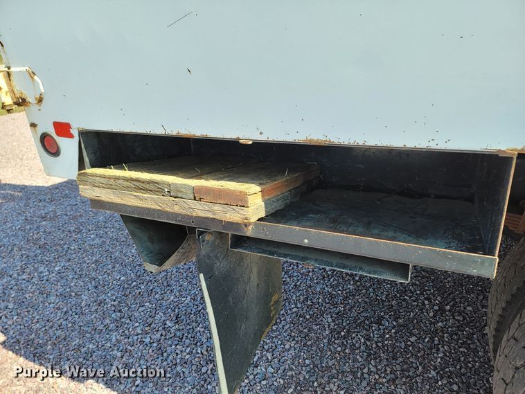 image for item LO9056 2004 International 4300  forestry bucket truck