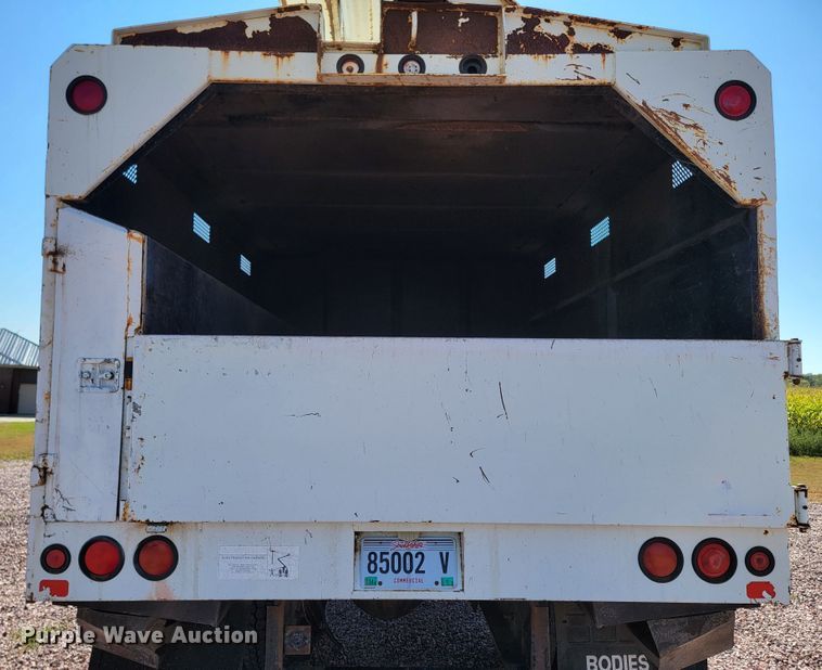 image for item LO9056 2004 International 4300  forestry bucket truck