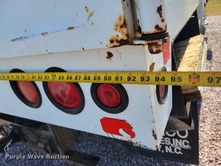 image for item LO9056 2004 International 4300  forestry bucket truck