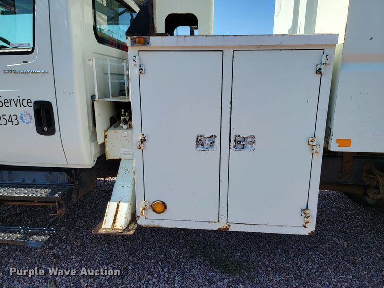 image for item LO9056 2004 International 4300  forestry bucket truck