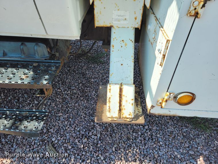 image for item LO9056 2004 International 4300  forestry bucket truck