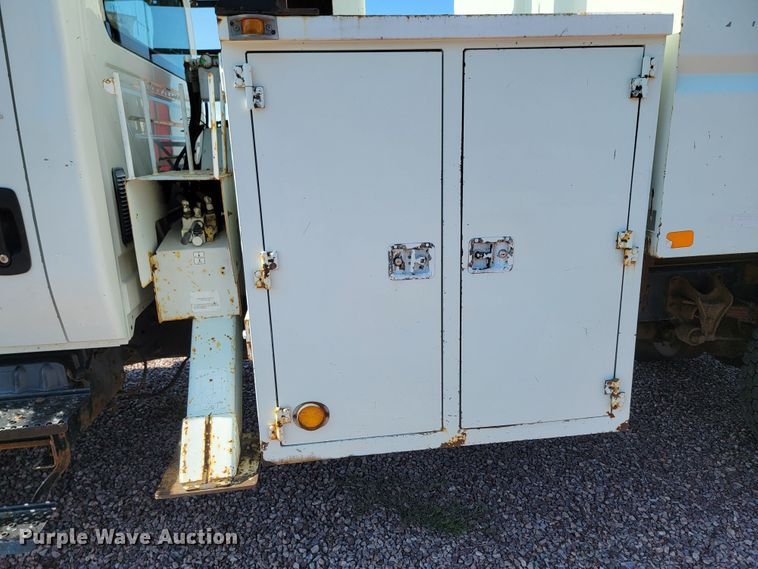 image for item LO9056 2004 International 4300  forestry bucket truck