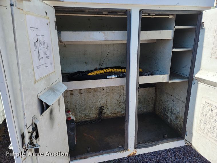 image for item LO9056 2004 International 4300  forestry bucket truck