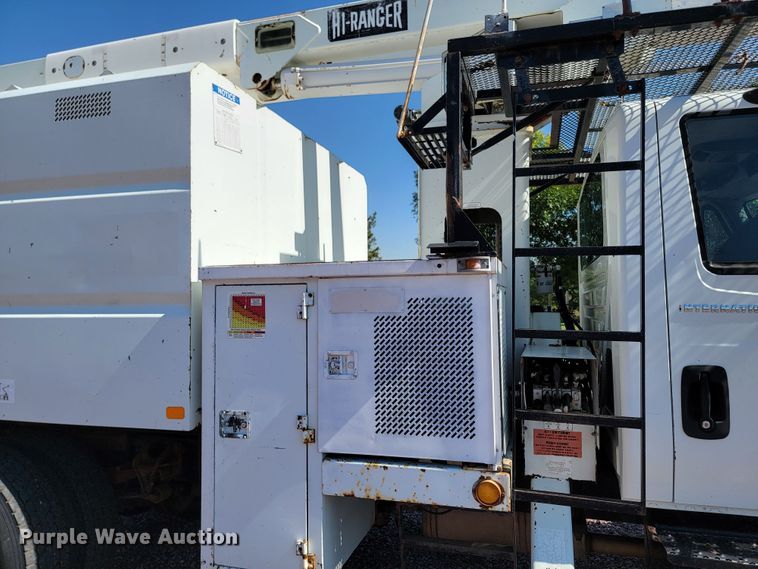 image for item LO9056 2004 International 4300  forestry bucket truck