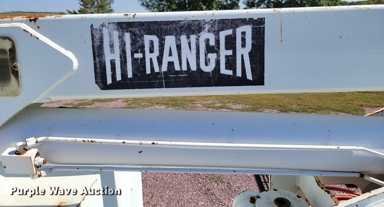 image for item LO9056 2004 International 4300  forestry bucket truck