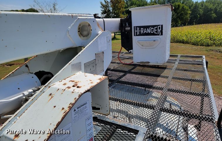 image for item LO9056 2004 International 4300  forestry bucket truck