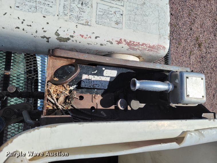 image for item LO9056 2004 International 4300  forestry bucket truck